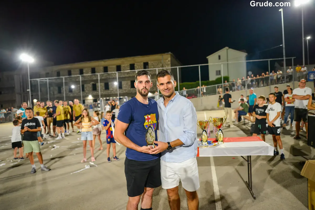 FOTO: GRUDE CENTAR uzeo povijesnu UNDECIMU, Ivan Ćorluka najtrofejniji igrač LMZ-a! Sovići juniorski prvaci 31