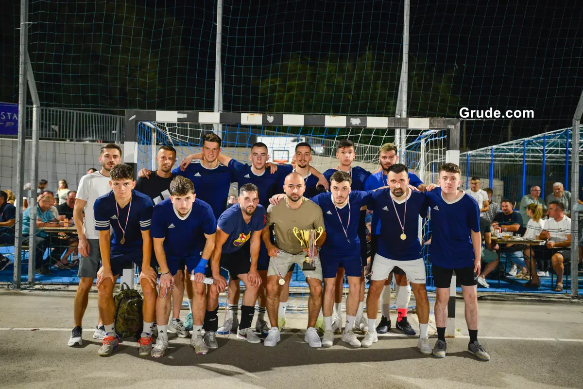 FOTO: GRUDE CENTAR uzeo povijesnu UNDECIMU, Ivan Ćorluka najtrofejniji igrač LMZ-a! Sovići juniorski prvaci 37