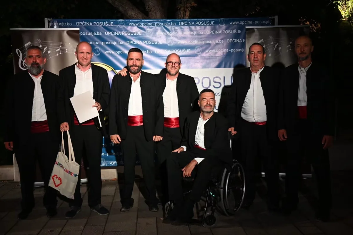 Klapa Krunik osvojila Posuški stećak, publika nagradila klapu Podvorje 18