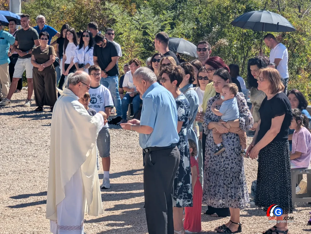 FOTO/VIDEO: Na vrhu Gruda, pod križem koji čuva Hercegovu zemlju, odjeknula poruka: Ovo je naš Križevac 39