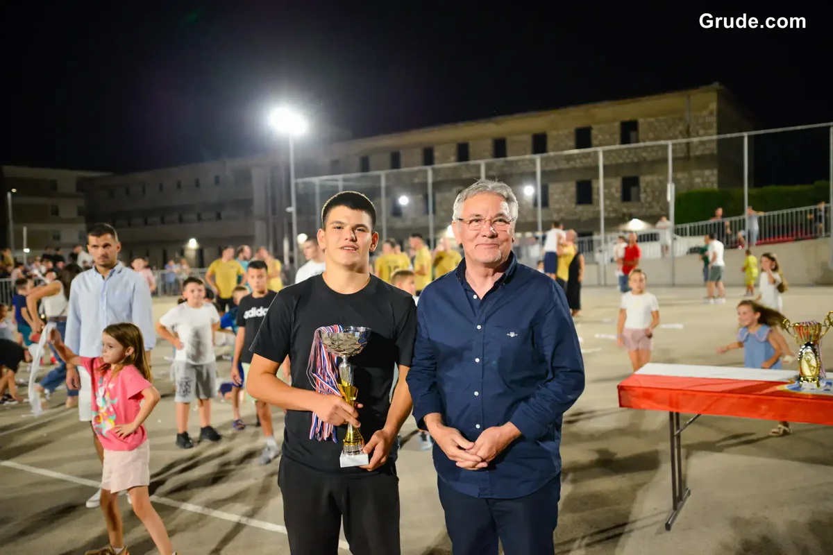 FOTO: GRUDE CENTAR uzeo povijesnu UNDECIMU, Ivan Ćorluka najtrofejniji igrač LMZ-a! Sovići juniorski prvaci 30