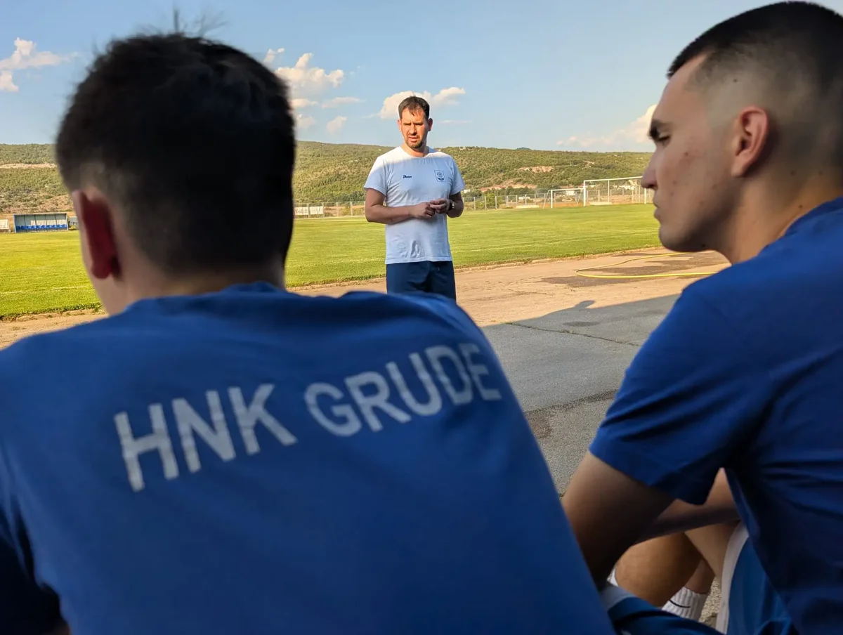 FOTO: Drago Bandić novi trener HNK Grude! 20 igrača došlo na prvi trening 7