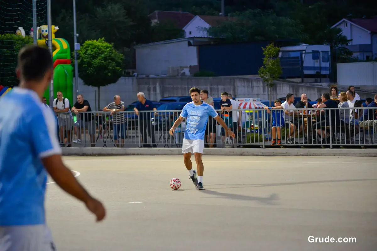 FOTO: GRUDE CENTAR uzeo povijesnu UNDECIMU, Ivan Ćorluka najtrofejniji igrač LMZ-a! Sovići juniorski prvaci 5