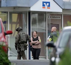 Gotova talačka kriza u njemačkoj banci, nitko nije ozlijeđen. Pljačkaši u bijegu