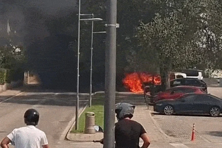 Bh. državljanin osumnjičen da je zapalio automobil poslodavca, požar snimao mobitelom pa mu poslao snimku