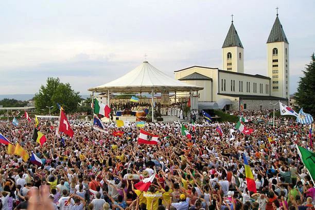 Deseci tisuća mladih iz cijelog svijeta okupili se u Međugorju: Započeo 37. Mladifest