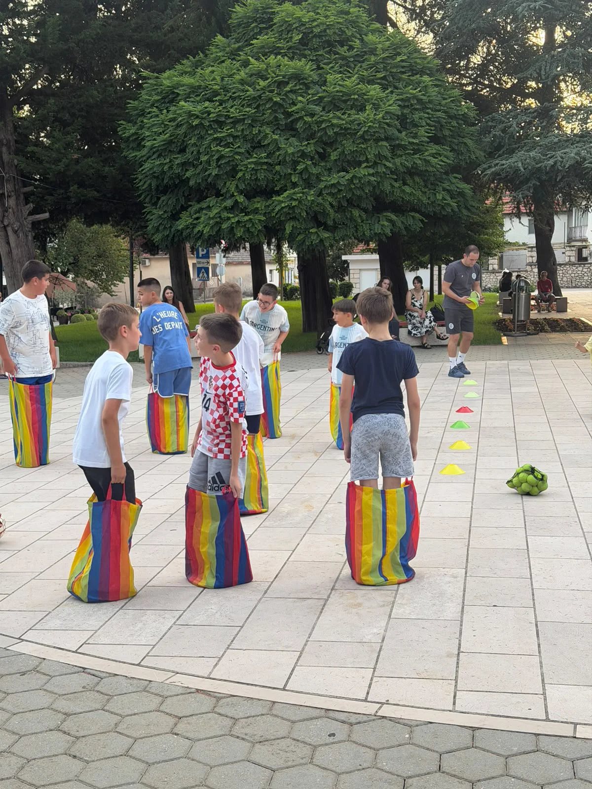 FOTO: Prvi dan dječjeg festivala ''Mala ljetna scena'' oduševio mališane, večeras slijedi nastavak programa 1