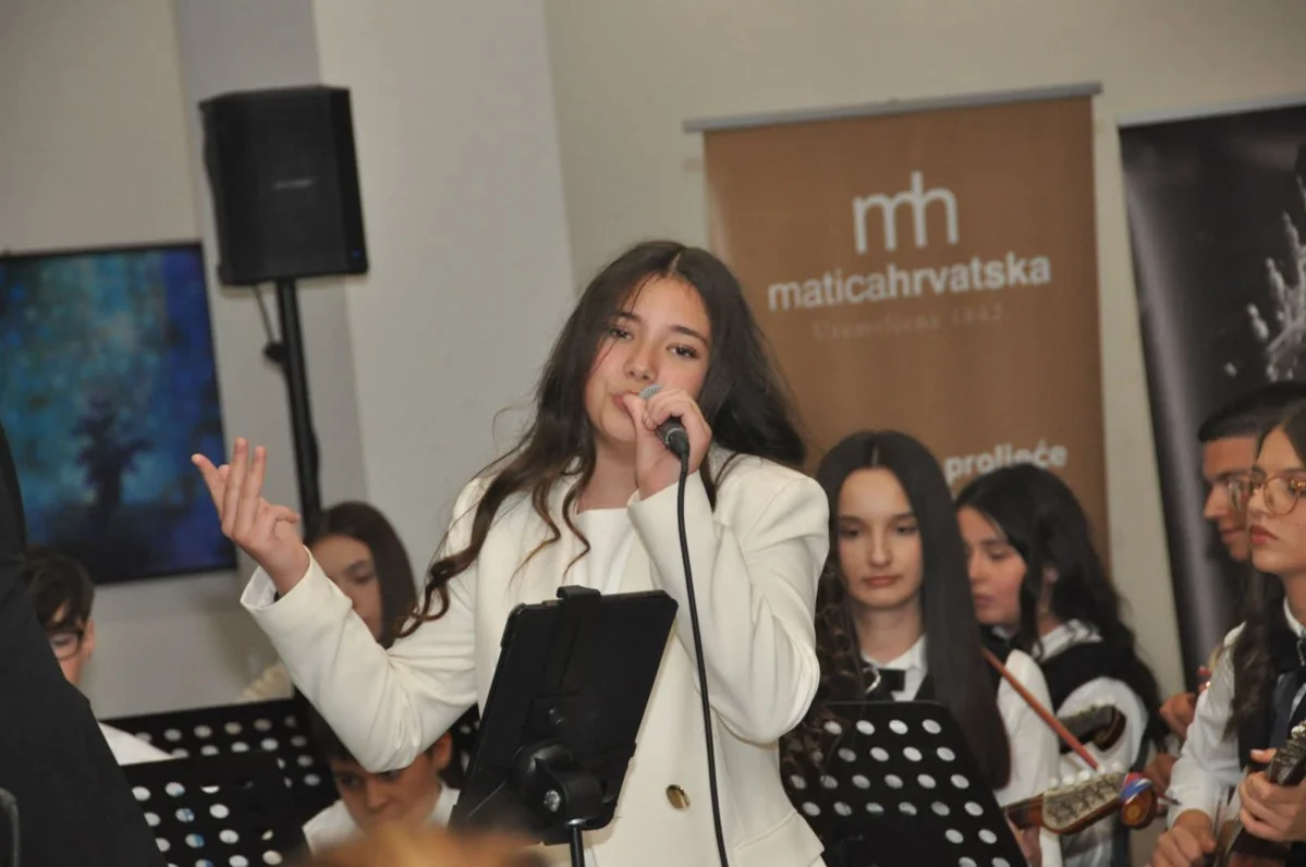 ''Tamo gdje sam rođen'' – hommage Tomislavu Ivčiću koji je raspjevao i publiku FOTO 15