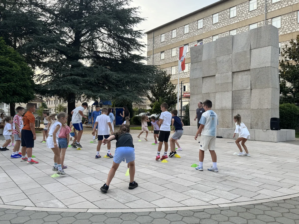 FOTO: Prvi dan dječjeg festivala ''Mala ljetna scena'' oduševio mališane, večeras slijedi nastavak programa 7