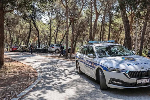 Tri automobila izgorjela u Trogiru