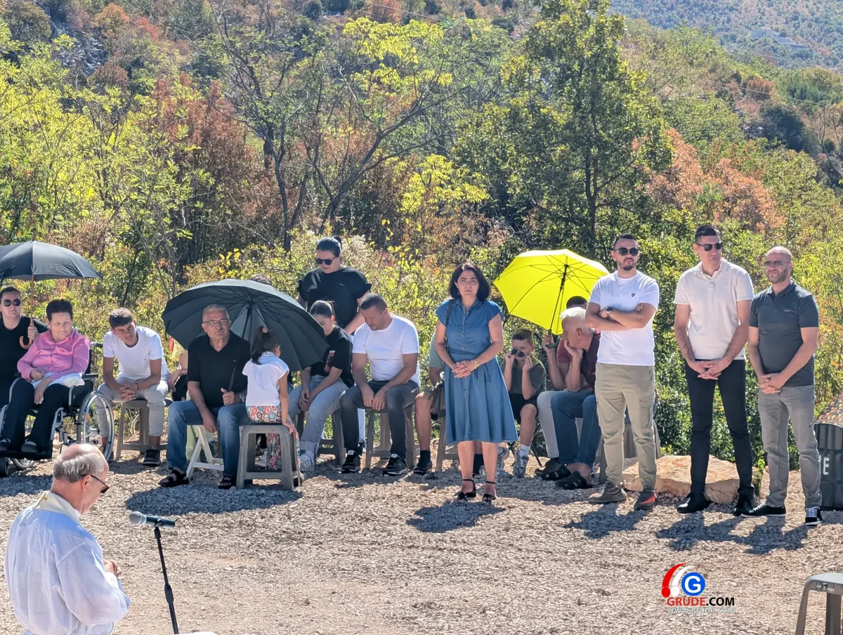 FOTO/VIDEO: Na vrhu Gruda, pod križem koji čuva Hercegovu zemlju, odjeknula poruka: Ovo je naš Križevac 25