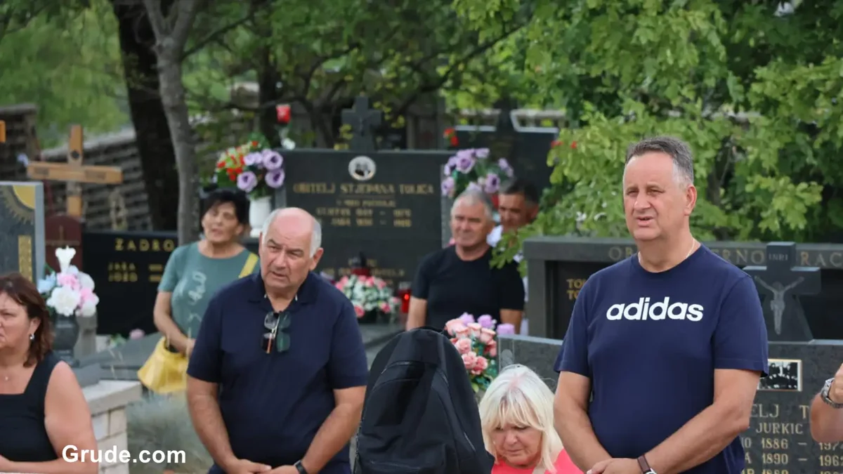 FOTO: Održani 14. Tolića susreti! Kuće se obnavljaju, stari temelji dobivaju novi život 13