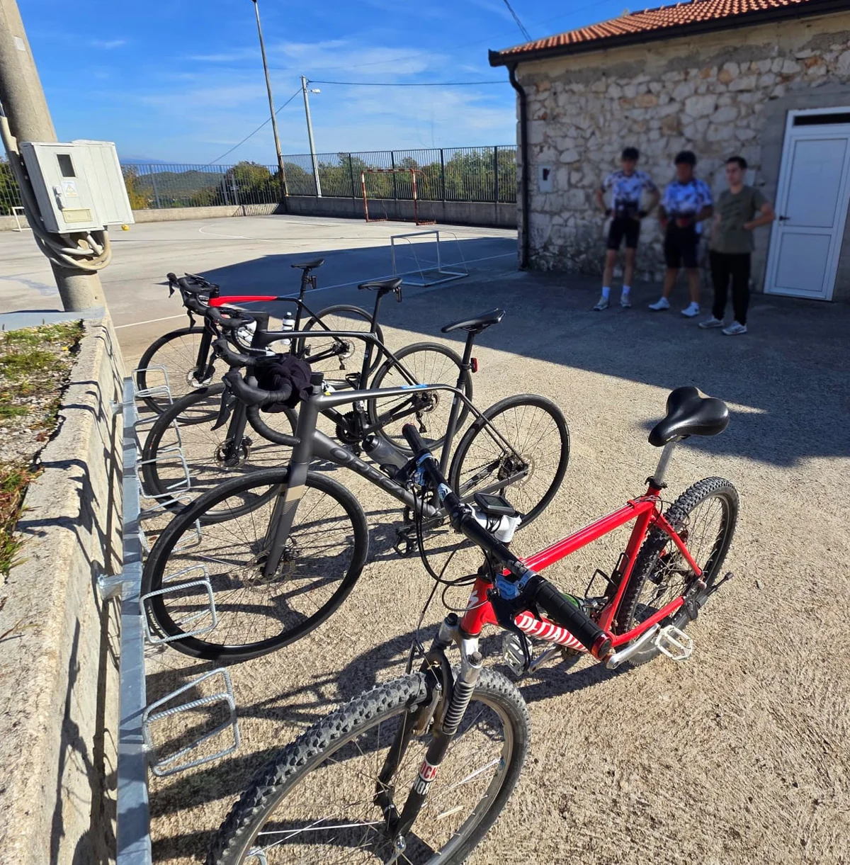 BK Grude na 12 igrališta postavio biciklističke parkinge FOTO 5