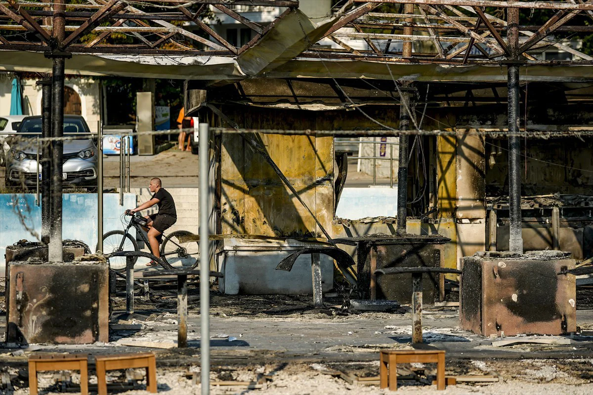Velika šteta nakon požara kod Omiša: Izgorjelo i oštećeno 58 kuća, 36 vozila i 25 plovila 6