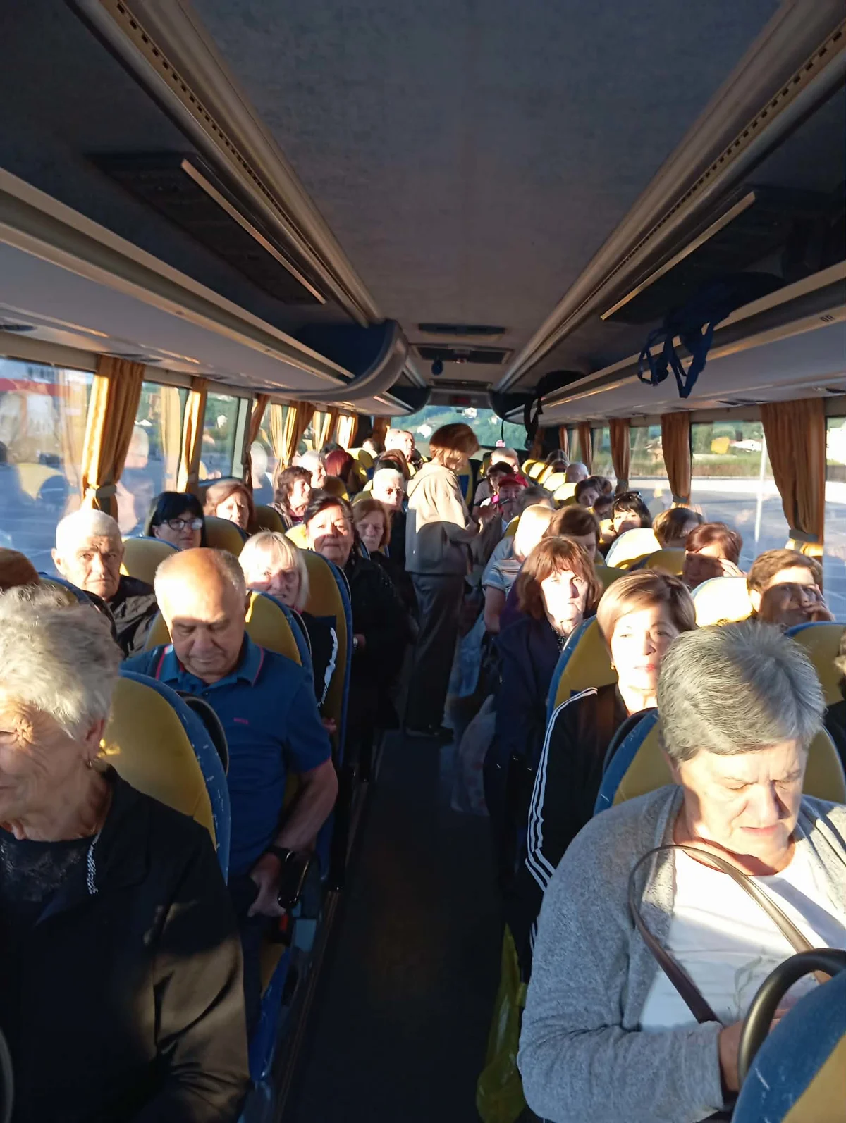 Grudski umirovljenici uživali na Plivskim jezerima FOTO 1