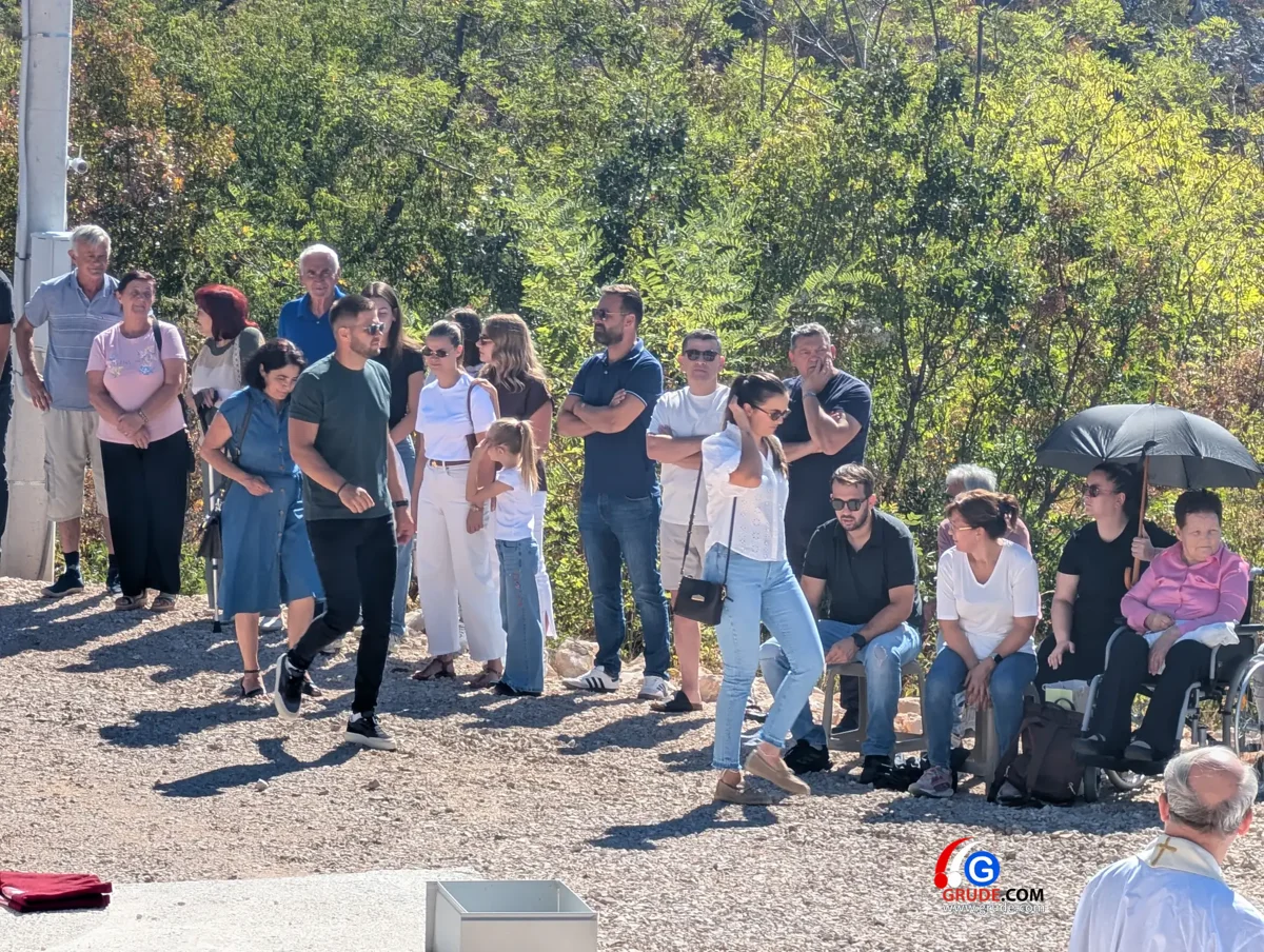 FOTO/VIDEO: Na vrhu Gruda, pod križem koji čuva Hercegovu zemlju, odjeknula poruka: Ovo je naš Križevac 24