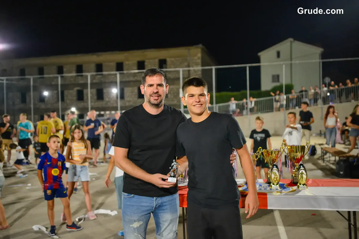 FOTO: GRUDE CENTAR uzeo povijesnu UNDECIMU, Ivan Ćorluka najtrofejniji igrač LMZ-a! Sovići juniorski prvaci 27