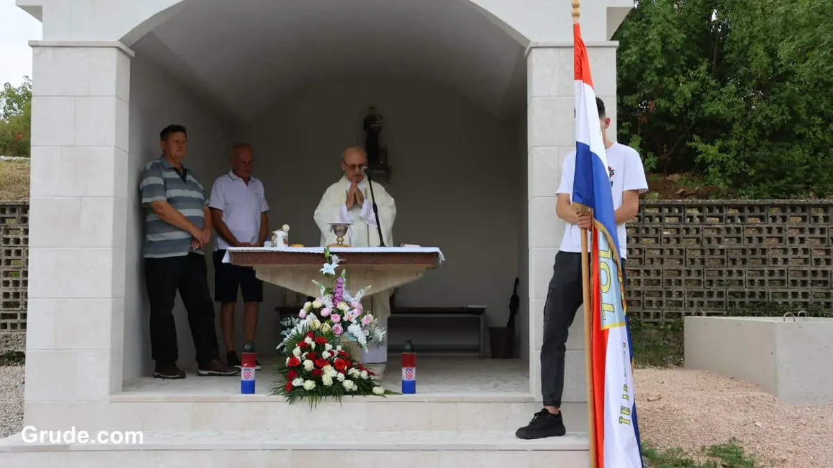FOTO: Održani 14. Tolića susreti! Kuće se obnavljaju, stari temelji dobivaju novi život 1