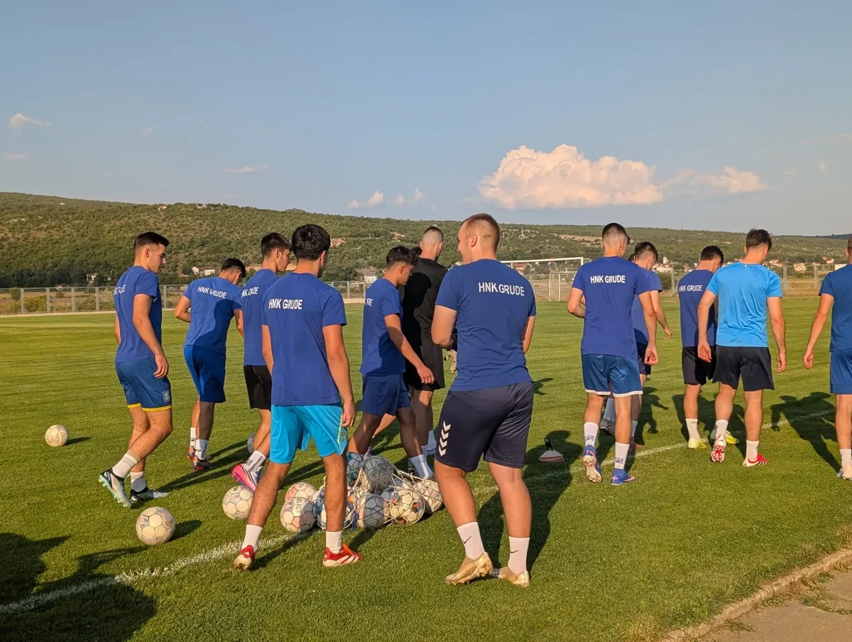 FOTO: Drago Bandić novi trener HNK Grude! 20 igrača došlo na prvi trening 8