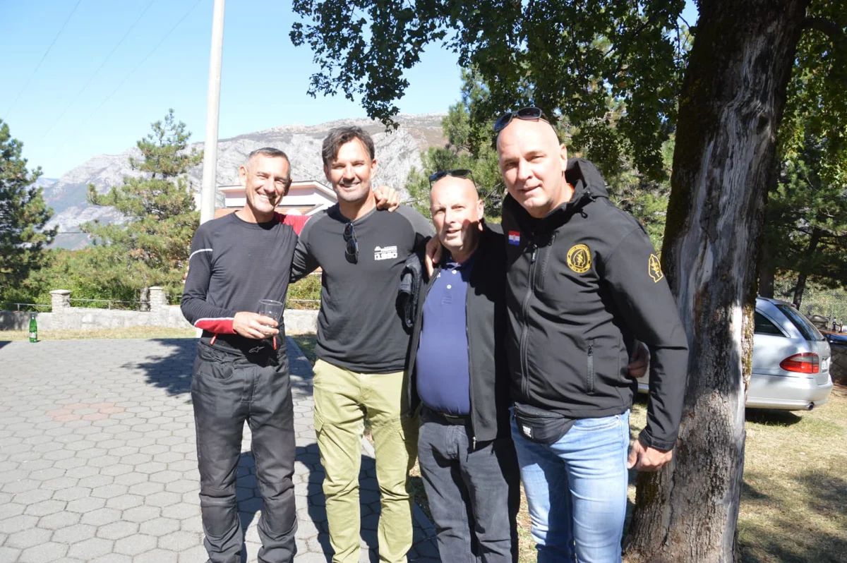 FOTO: HEROJI S VRDA SE NE ZABORAVLJAJU! Mnoštvo vjernika na svetoj misi povodom 33. obljetnice pogibije branitelja 35