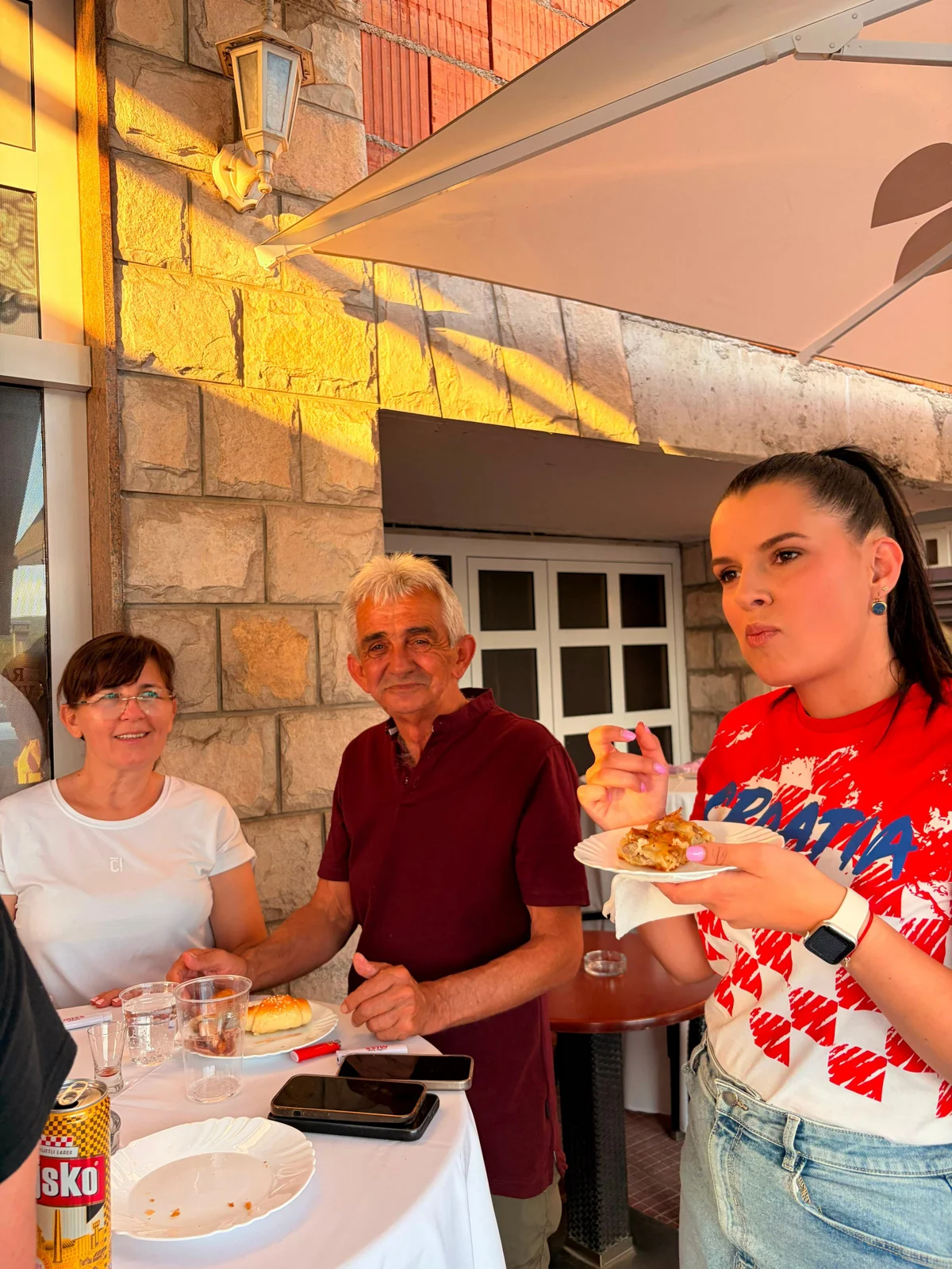 FOTO: GRUDSKI MISS PROSLAVIO 30 GODINA! Kultni kafić velikog srca okupio omiljene goste i prisjetio se prošlosti 14