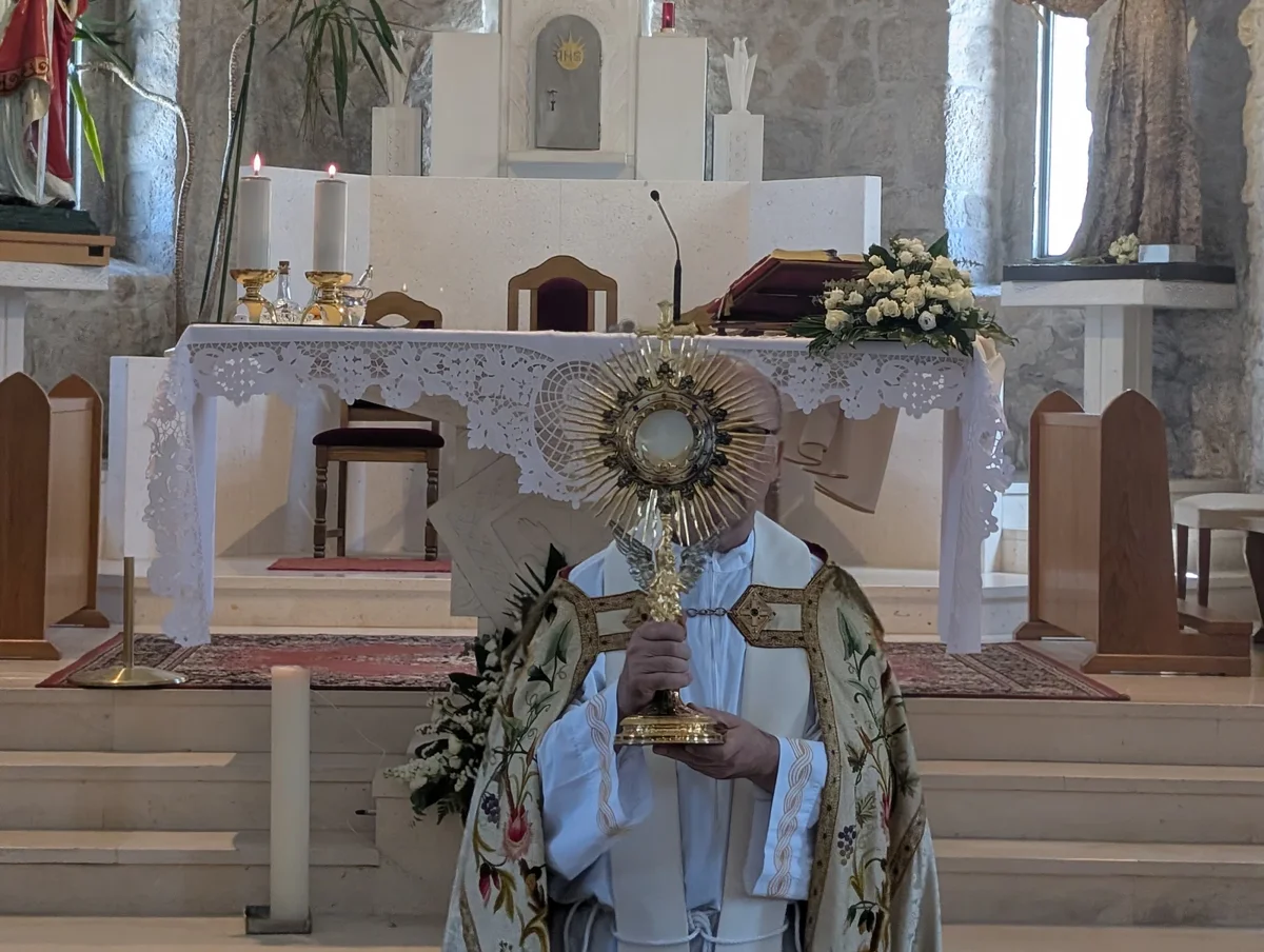 (FOTO) TIJELOVO U GRUDAMA! Fra Stanko Pavlović: Ni bolesti ni kušnje nemaju završnu riječ, nego Gospodin Bog, i zato se ne bojte! 9