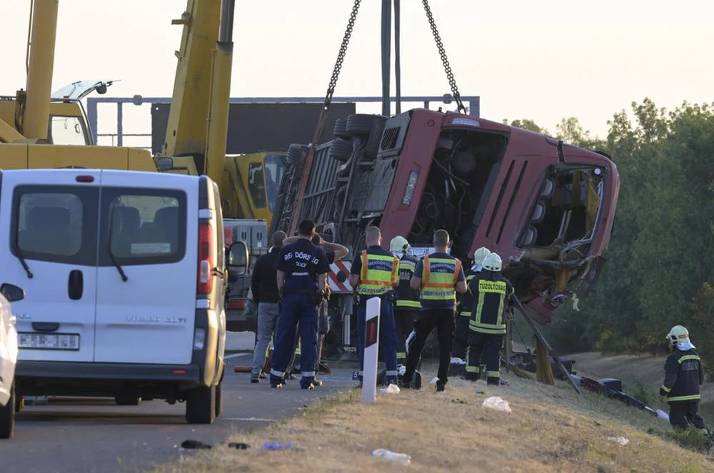 Mađarska: U prevrtanju autobusa 12 mrtvih