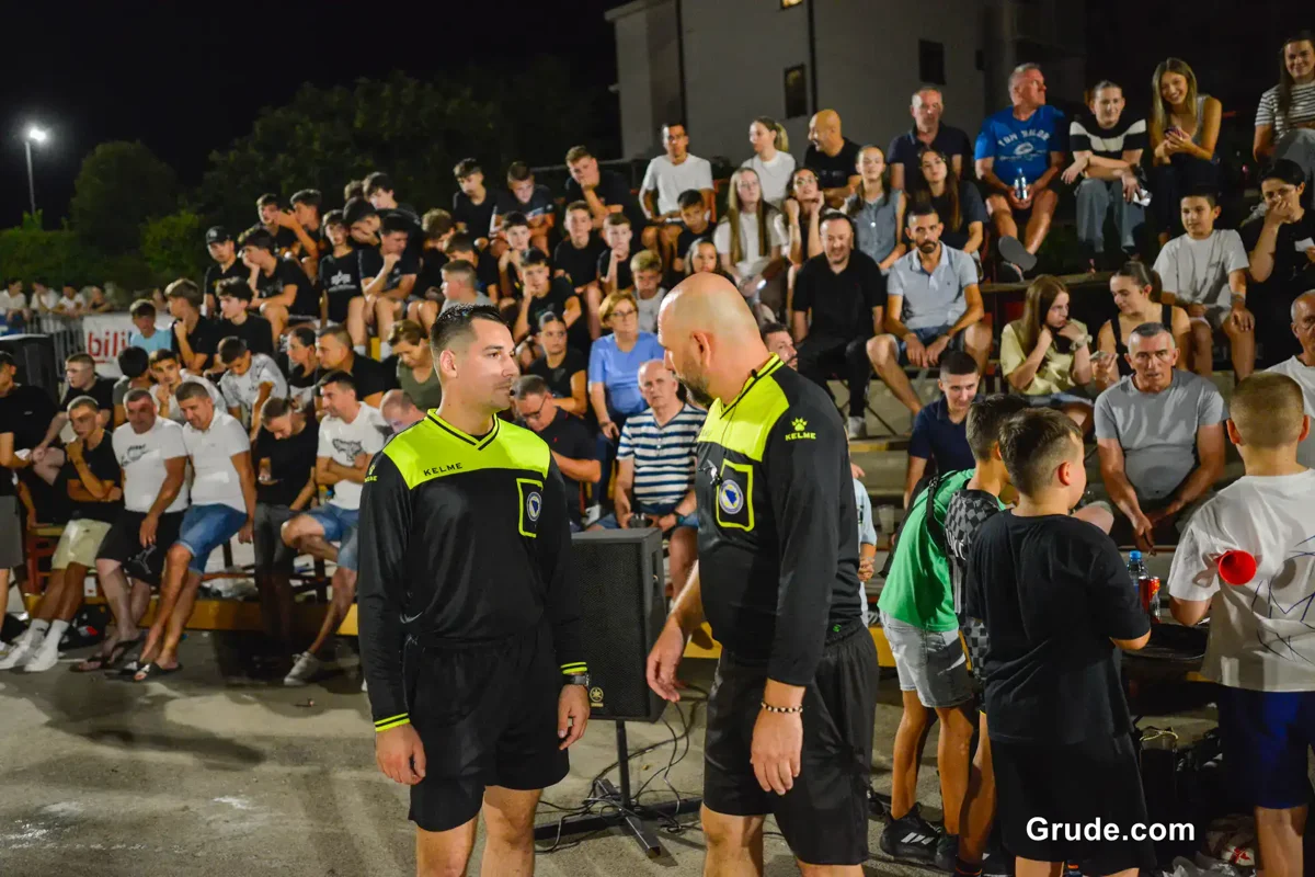 FOTO: GRUDE CENTAR uzeo povijesnu UNDECIMU, Ivan Ćorluka najtrofejniji igrač LMZ-a! Sovići juniorski prvaci 22