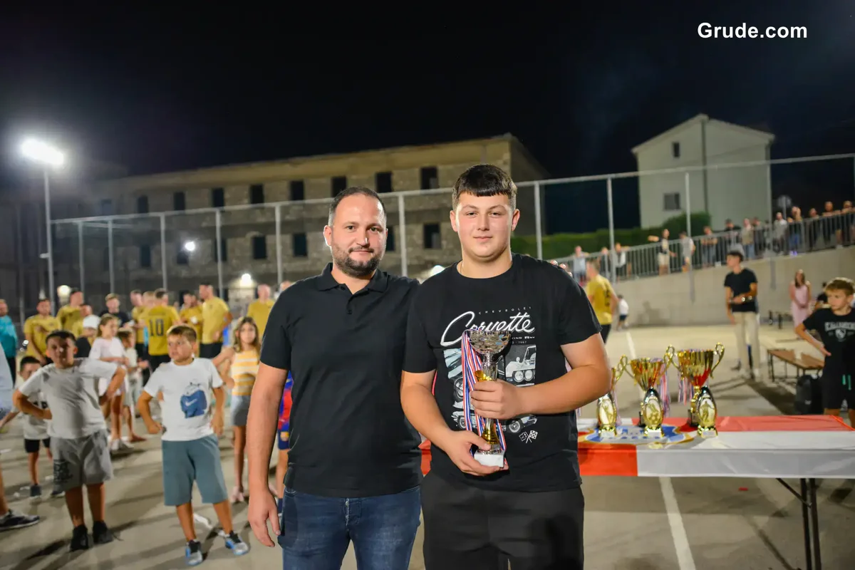 FOTO: GRUDE CENTAR uzeo povijesnu UNDECIMU, Ivan Ćorluka najtrofejniji igrač LMZ-a! Sovići juniorski prvaci 28