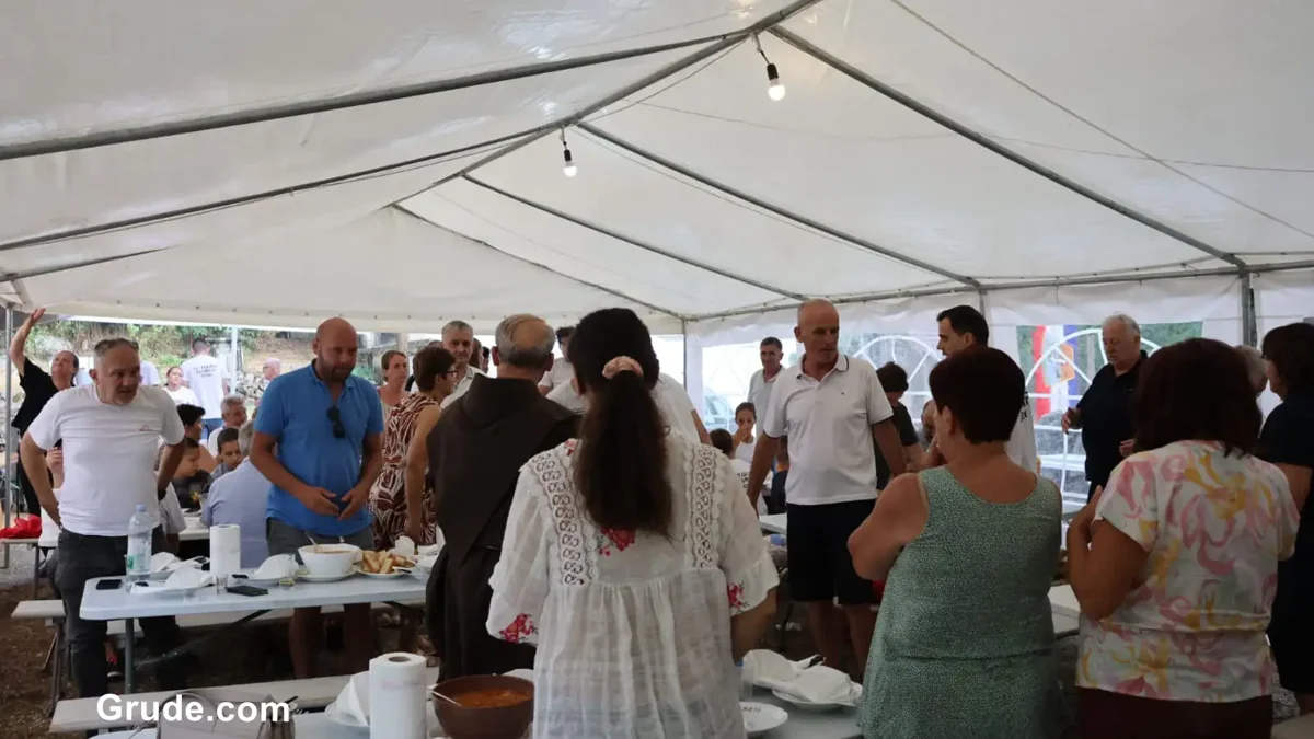 FOTO: Održani 14. Tolića susreti! Kuće se obnavljaju, stari temelji dobivaju novi život 26