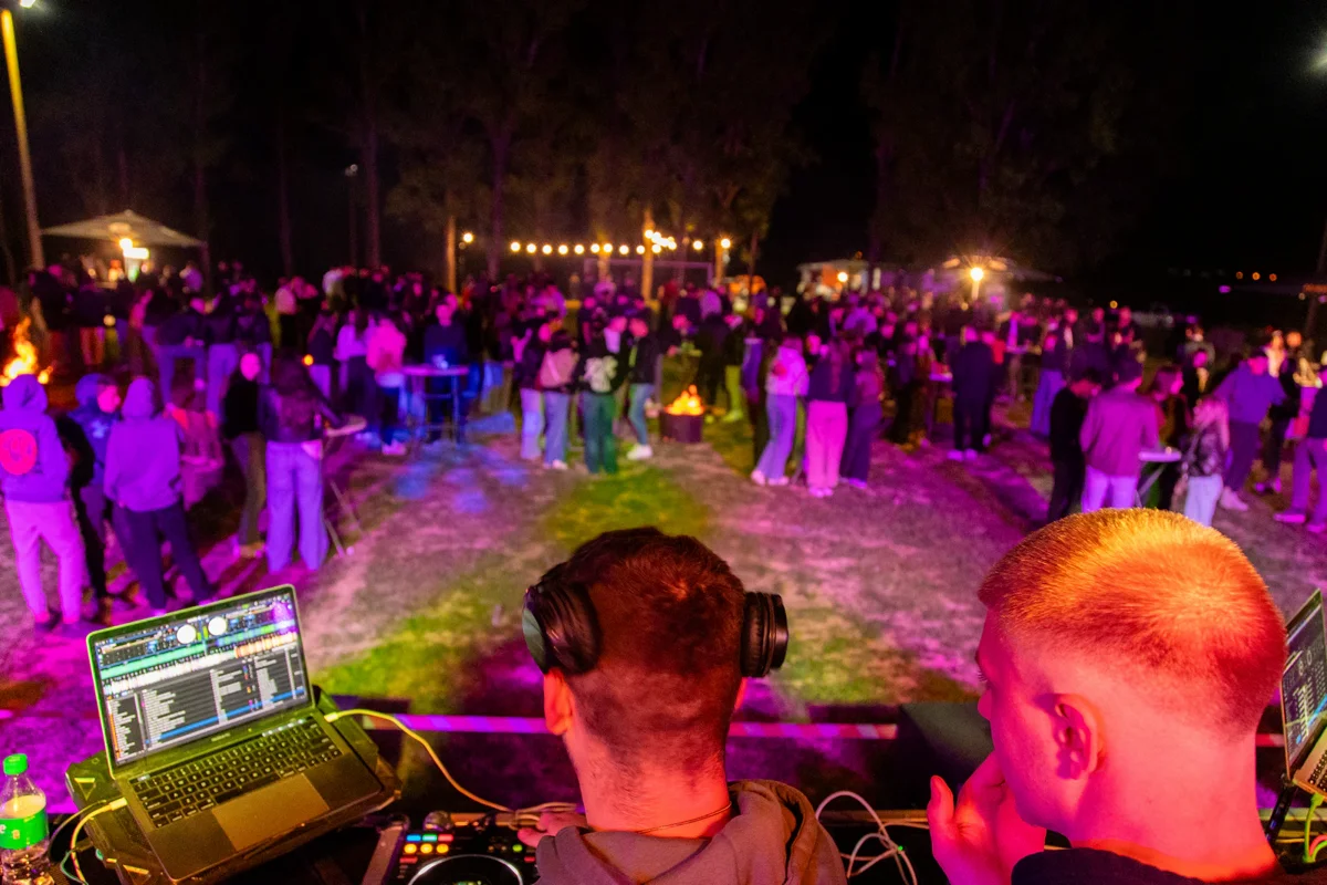 FOTO: Krenica je bila u znaku humanosti, vrhunski DJ-i rasplesali okupljene 29