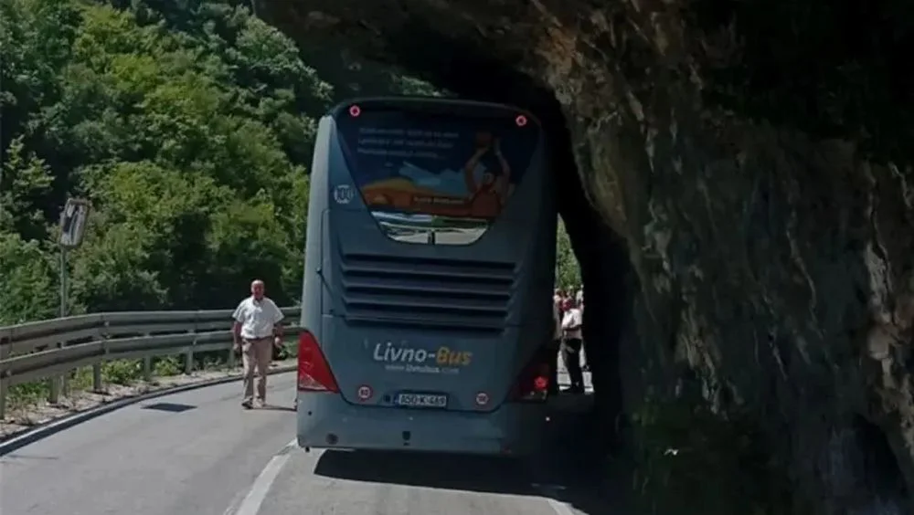Autobus Livno busa zapeo u ''poznatom'' kanjonu Tijesno