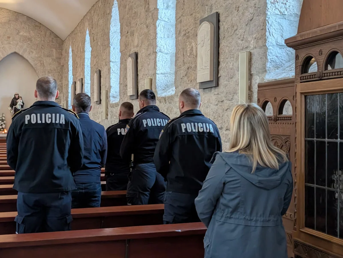 U Grudama služena misa za policijske službenike: Posebna molitva za troje teško bolesnih kolega 1