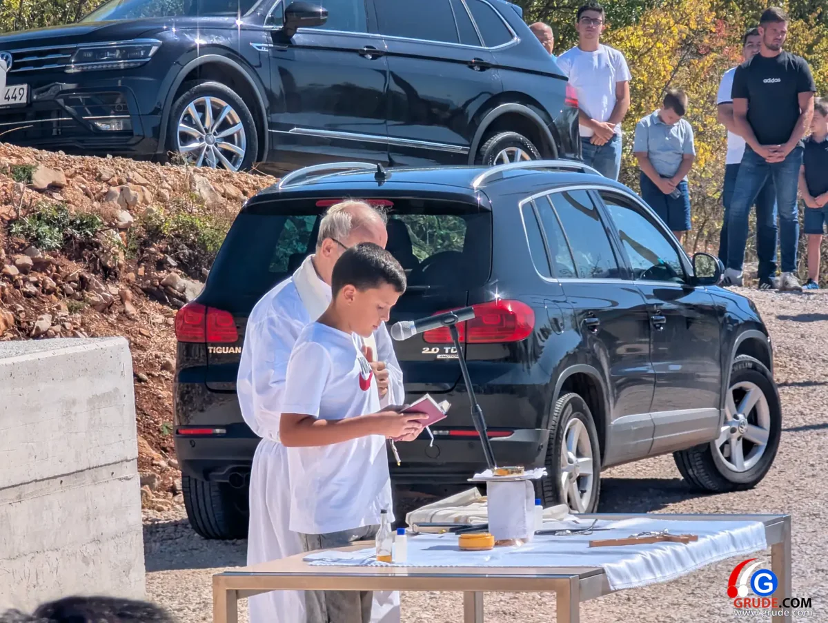 FOTO/VIDEO: Na vrhu Gruda, pod križem koji čuva Hercegovu zemlju, odjeknula poruka: Ovo je naš Križevac 32