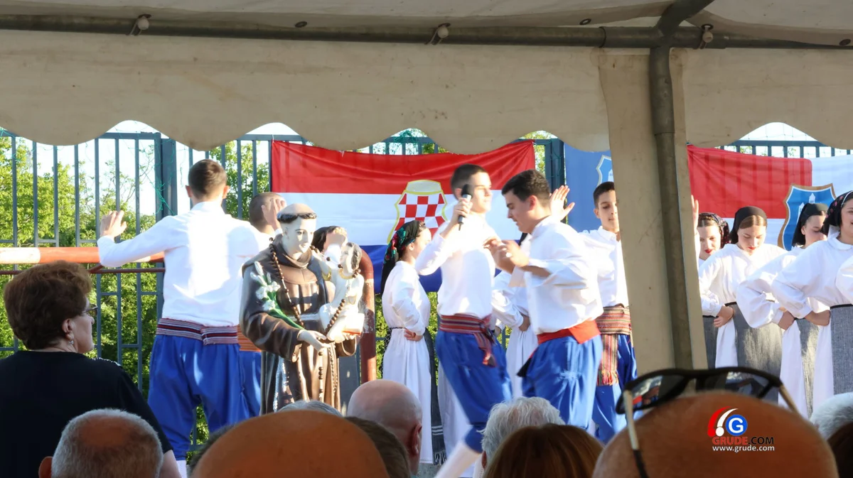 Na Medovićima 20. put proslavljen sv. Ante i predstavljena knjiga o selu FOTO 24