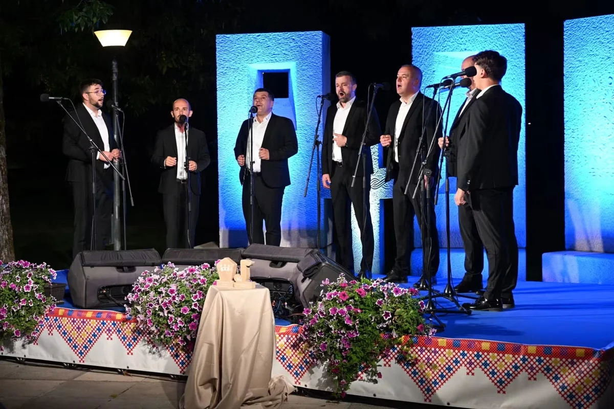 Klapa Krunik osvojila Posuški stećak, publika nagradila klapu Podvorje 5