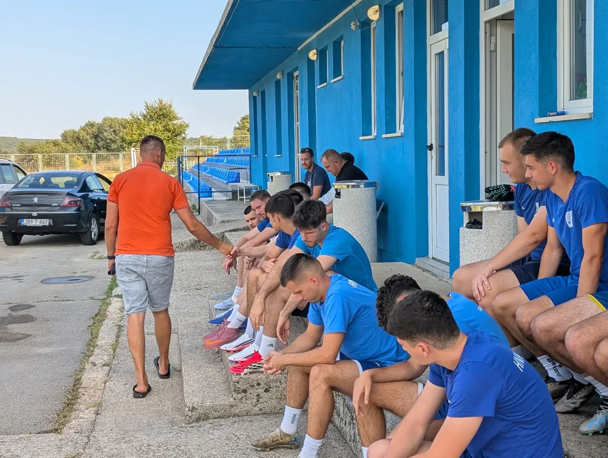 FOTO: Drago Bandić novi trener HNK Grude! 20 igrača došlo na prvi trening 1