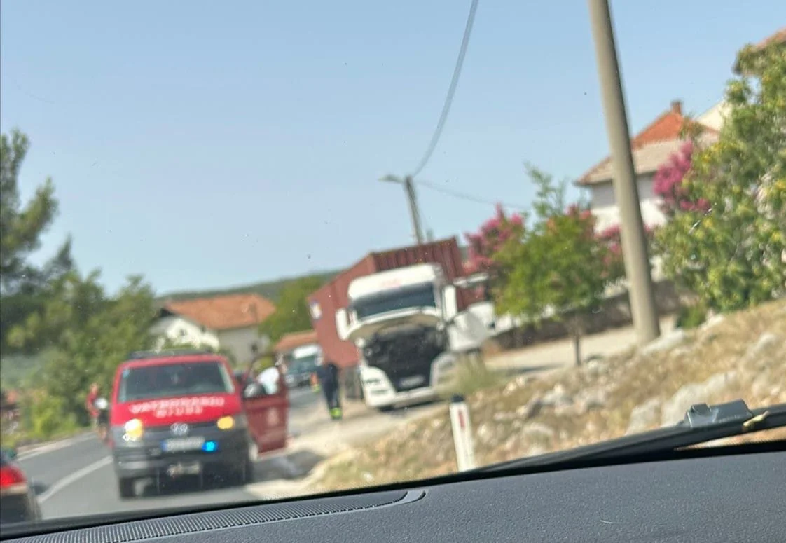 Grude: Požar na kamionu u Ulici Blage Zadre, intervenirali vatrogasci 1