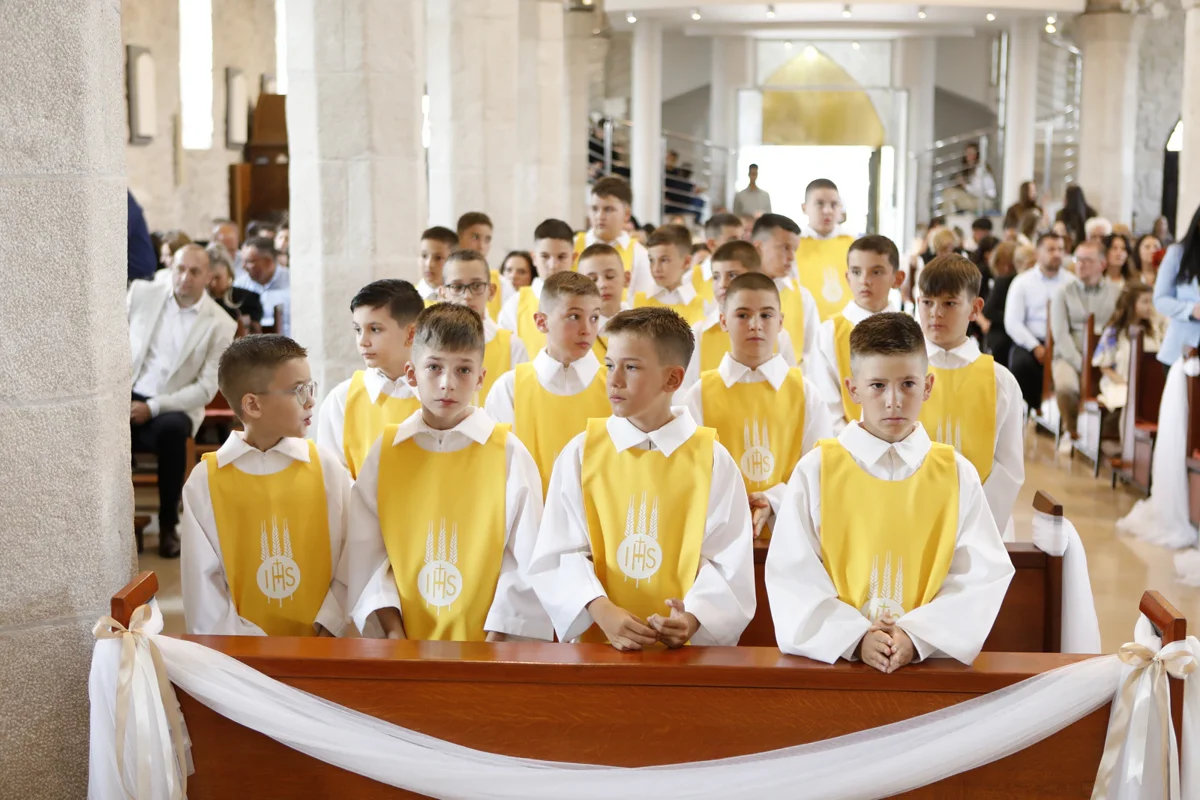 FOTO: Radost vjere i zajedništva ispunila Grude 4