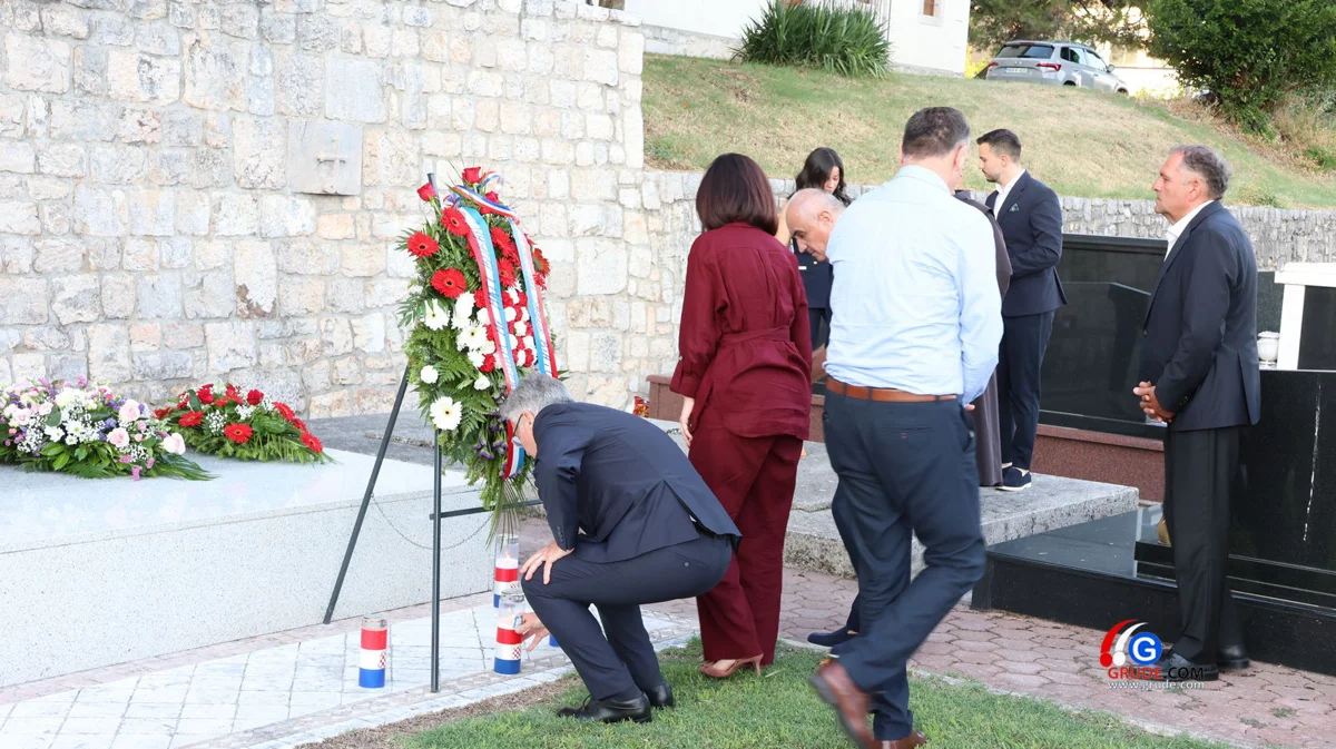 FOTO: Grude čuvaju sjećanje na predsjednika Matu Bobana, obilježeno 29 godina od smrti 20