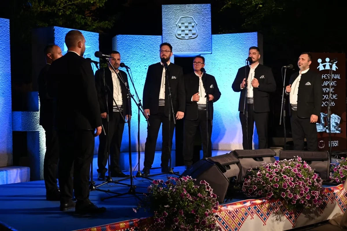 Klapa Krunik osvojila Posuški stećak, publika nagradila klapu Podvorje 6