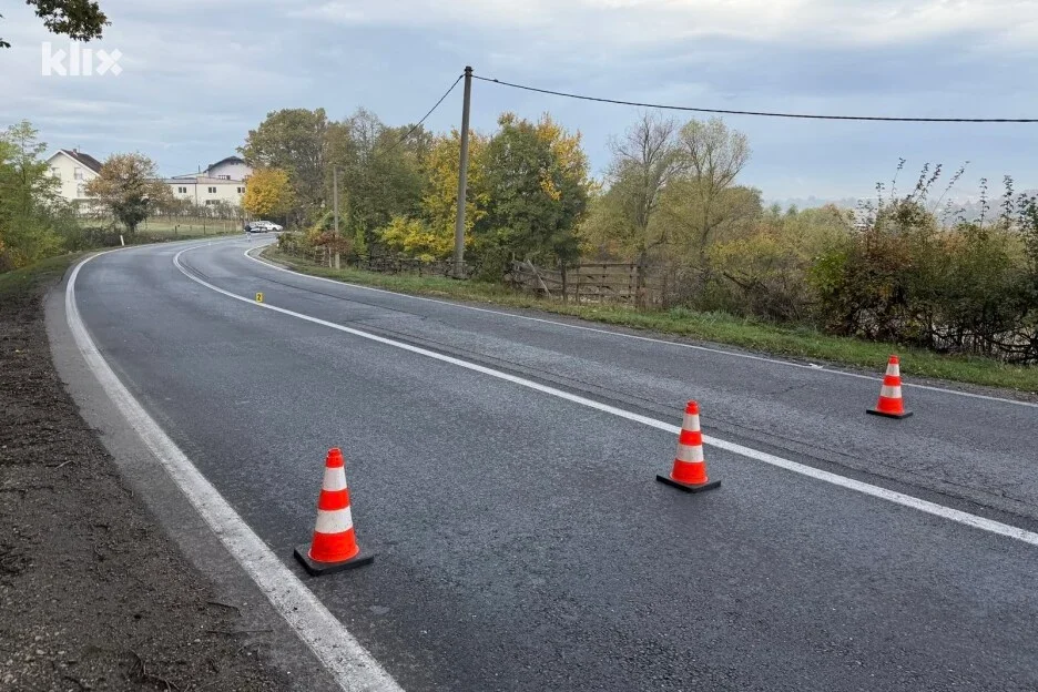 U prevrtanju autobusa kod Tuzle ozljeđeno 11 osoba