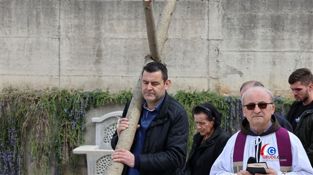 Put križa i Veliki Petak u župi Grude 57