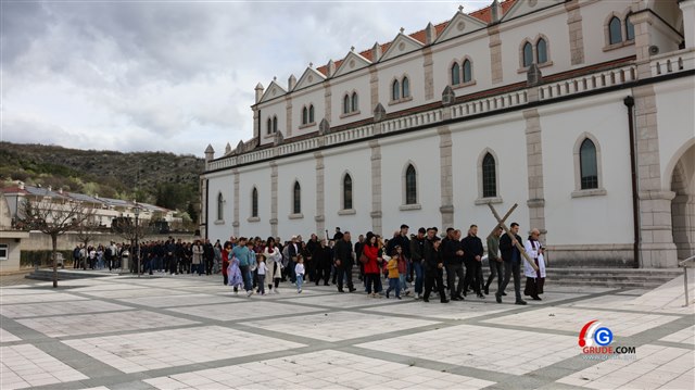 Put križa i Veliki Petak u župi Grude 58