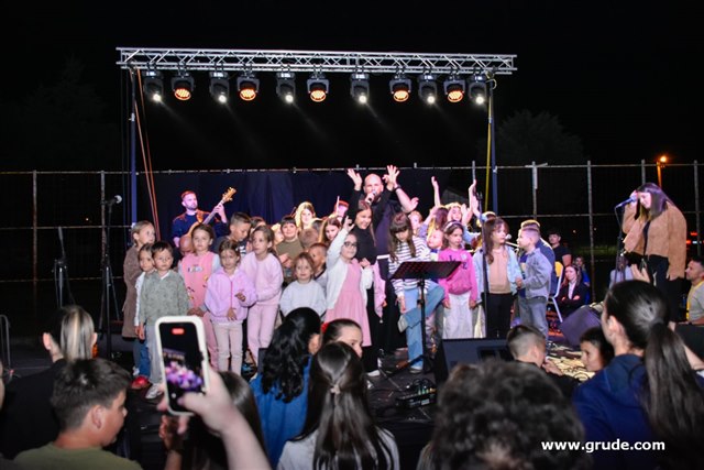 Humanitarni koncert u Sovićima 100