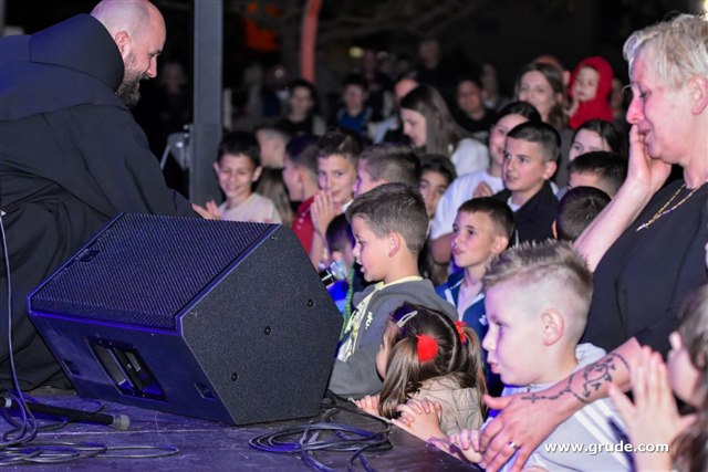 Humanitarni koncert u Sovićima 75