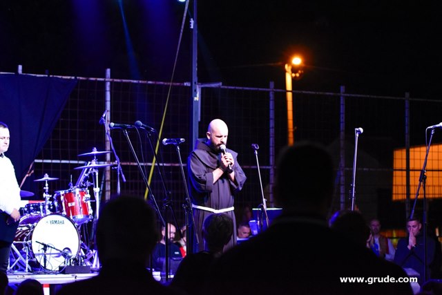 Humanitarni koncert u Sovićima 76