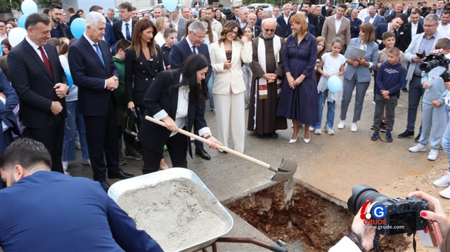 Polaganje kamena temeljca za buduće osnovnu i glazbenu školu Grude 30